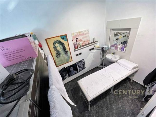 Tirane, shitet dyqan Kati 0, 38 m² 195.000 Euro (Blloku)