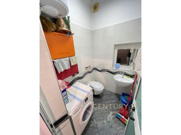 Tirane, shitet dyqan Kati 0, 38 m² 195.000 Euro (Blloku)