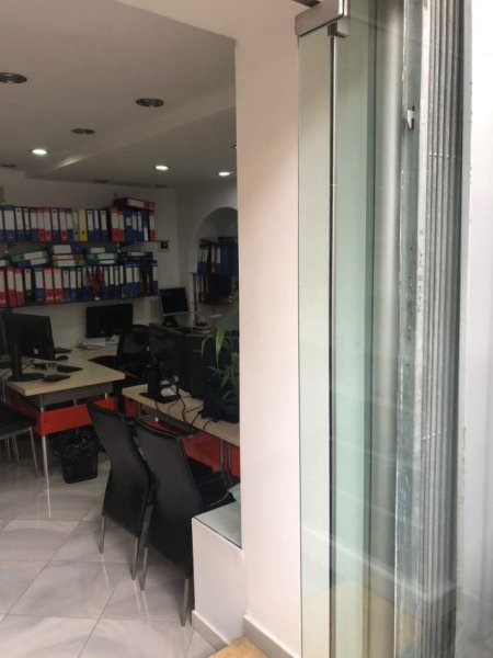 Tirane, shes Dyqan / Zyre 55.000 Euro