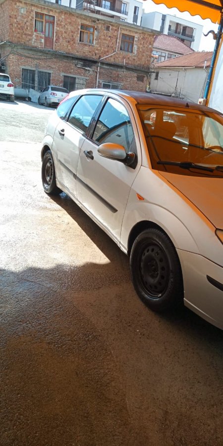Tirane, shitet makine Ford Ford Focus Viti 2003, 1.800 Euro