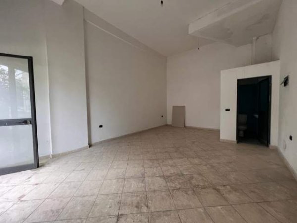 Tirane, shitet ambjent biznesi Kati 0, 32 m² 42.000 Euro (Yzberisht)