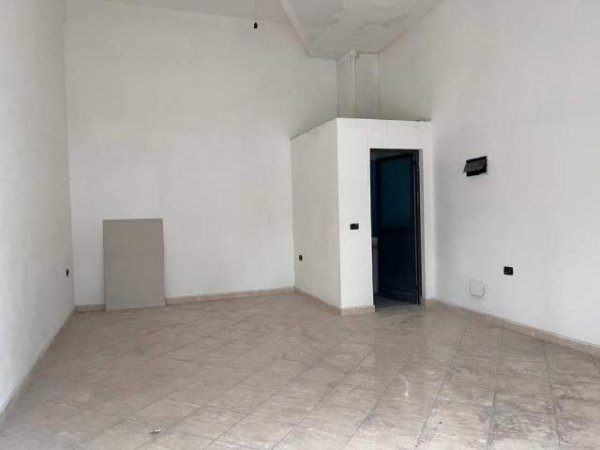 Tirane, shitet ambjent biznesi Kati 0, 32 m² 42.000 Euro (Yzberisht)