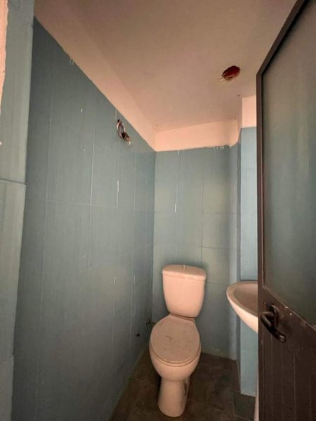 Tirane, shitet ambjent biznesi Kati 0, 32 m² 42.000 Euro (Yzberisht)