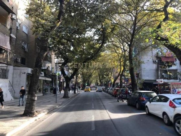 Tirane, shitet dyqan Kati 0, 65 m² 600.000 Euro (MYSLYM SHYR)