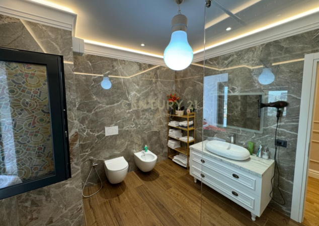 Tirane, shitet apartament+verande | Penthouse 3+1+Aneks+Ballkon Kati 8, 362 m² 975.500 € (rruga e dibres)