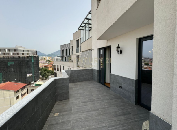 Tirane, shitet apartament+verande | Penthouse 3+1+Aneks+Ballkon Kati 8, 362 m² 975.500 € (rruga e dibres)