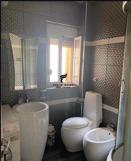 Tirane, shitet apartament 2+1+Ballkon Kati 3, 82 m² 175.000 € (RRUGA E DURRESIT)