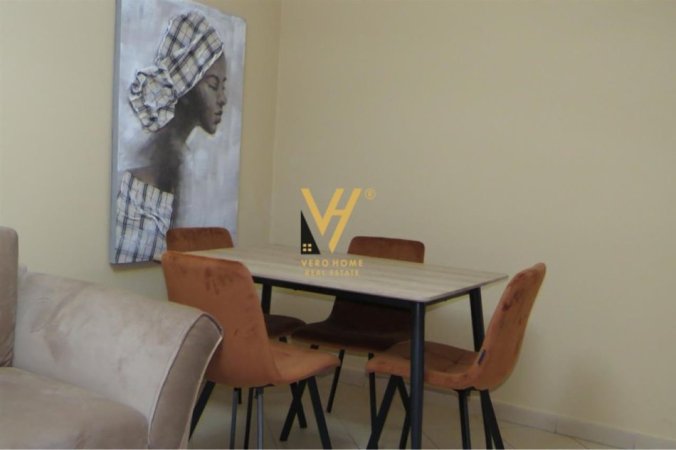 Tirane, jepet me qera apartament 2+1+Aneks+Ballkon Kati 1, 80 m² 700 € (XHAMLLIKU)