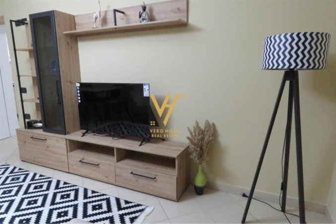 Tirane, jepet me qera apartament 2+1+Aneks+Ballkon Kati 1, 80 m² 700 € (XHAMLLIKU)