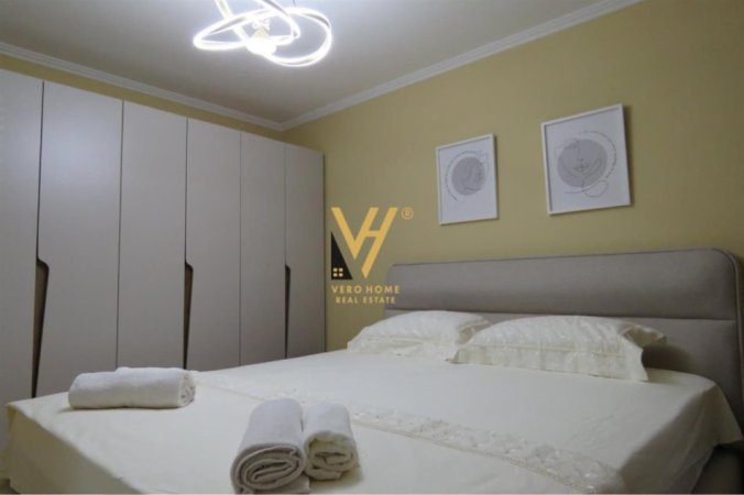 Tirane, jepet me qera apartament 2+1+Aneks+Ballkon Kati 1, 80 m² 700 € (XHAMLLIKU)