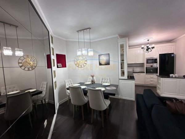 Tirane, jepet me qera apartament 2+1+Ballkon Kati 8, 115 m² 850 € (Bulevardi i Ri)
