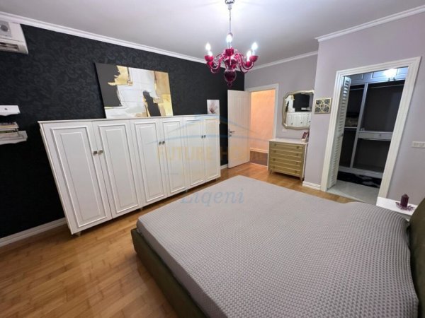 Tirane, jepet me qera apartament 2+1+Ballkon Kati 8, 115 m² 850 € (Bulevardi i Ri)