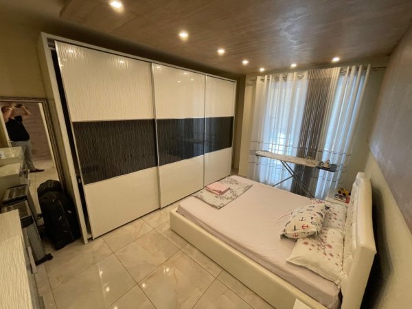 Tirane, shitet apartament 2+1+Ballkon Kati 4, 115 m² 220.000 € (Liqeni i Thate)
