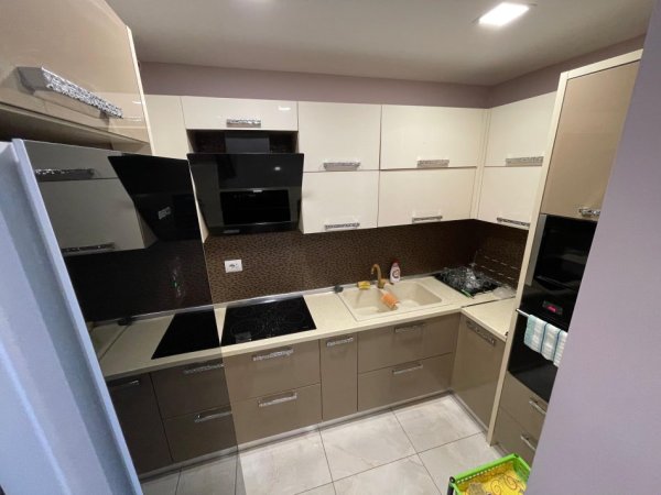 Tirane, shitet apartament 2+1+Aneks+Ballkon Kati 3, 115 m² 220.000 € (Liqeni Thate)