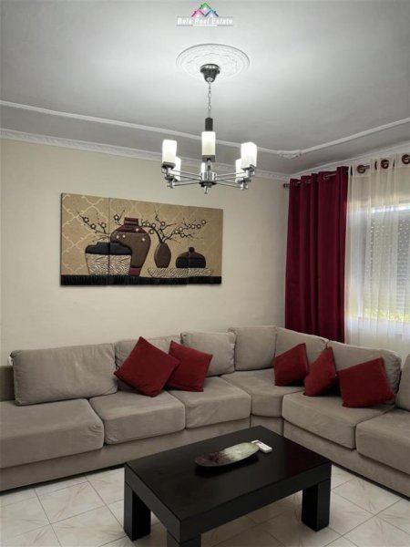 Tirane, jepet me qera 2+1 Kati 5, 85 m² 700 € (qender)