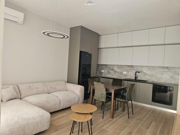 Tirane, jepet me qera apartament 2+1 Kati 8, 75 m² 600 € (fusha e aviacionit)