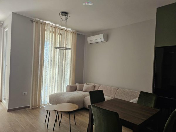 Tirane, jepet me qera apartament 2+1 Kati 8, 75 m² 600 € (fusha e aviacionit)