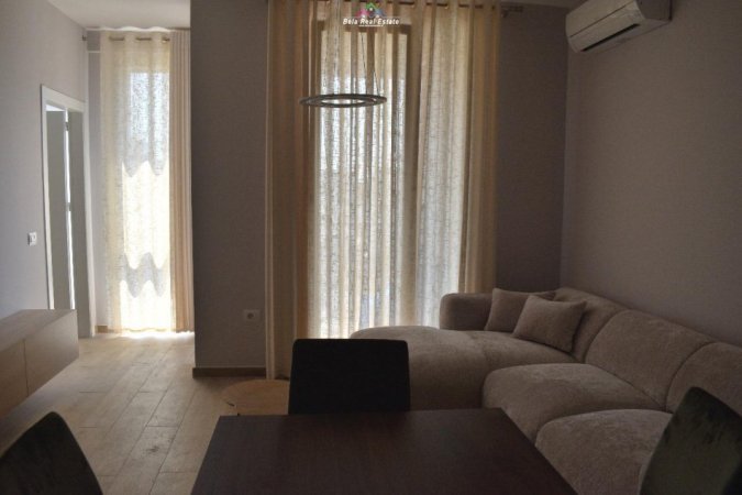Tirane, jepet me qera apartament 2+1 Kati 8, 75 m² 600 € (fusha e aviacionit)