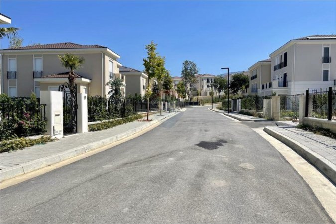Tirane, shitet Vile 3 Katshe Kati 3, 710 m² (Vile Elitare me pishine ne shitje tek &quot;Collina Verde&quot;!)