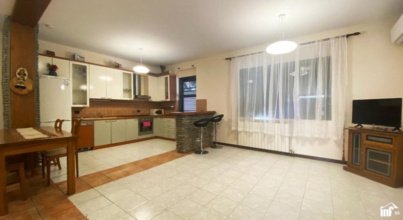 Tirane, shitet Vile 3+1+Aneks+Ballkon 3 kateshe, 468 m² 465.000 € (Rruga e Elbasanit, Tirane, prane vilave Gjermane)