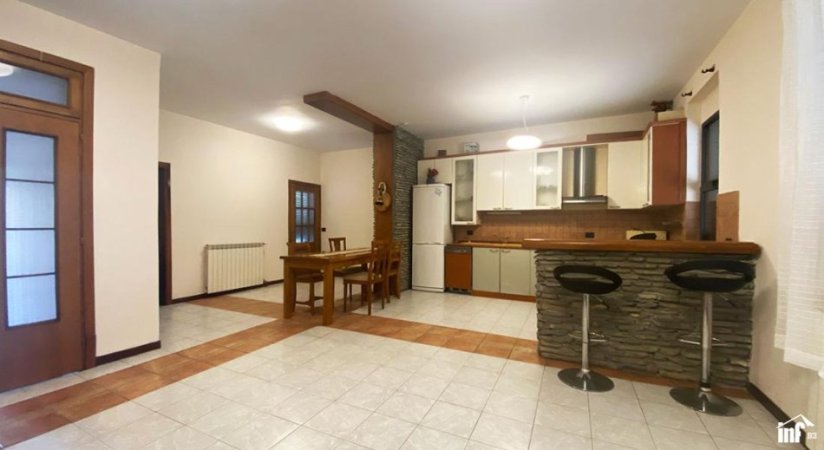 Tirane, shitet Vile 3+1+Aneks+Ballkon 3 kateshe, 468 m² 465.000 € (Rruga e Elbasanit, Tirane, prane vilave Gjermane)