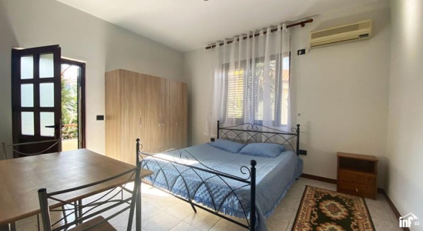 Tirane, shitet Vile 3+1+Aneks+Ballkon 3 kateshe, 468 m² 465.000 € (Rruga e Elbasanit, Tirane, prane vilave Gjermane)