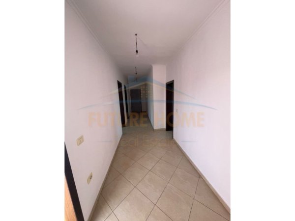 Tirane, shitet apartament 2+1 , 87 m² 98.000 € (Laprak)