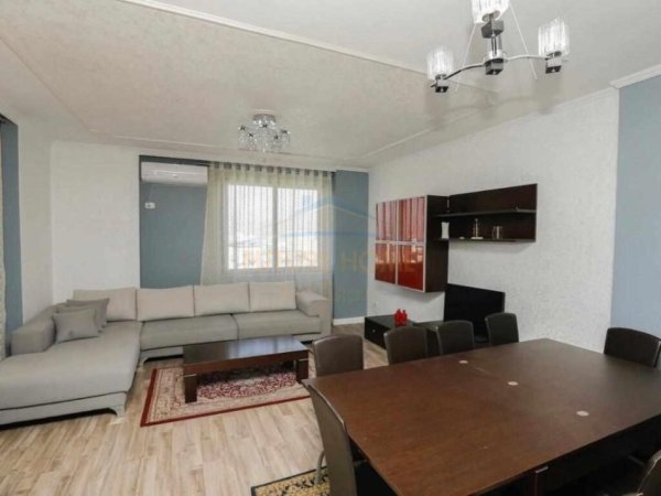 Tirane, jepet me qera apartament 2+1+Ballkon Kati 11, 147 m² 800 € (ISH EKSPOZITA)