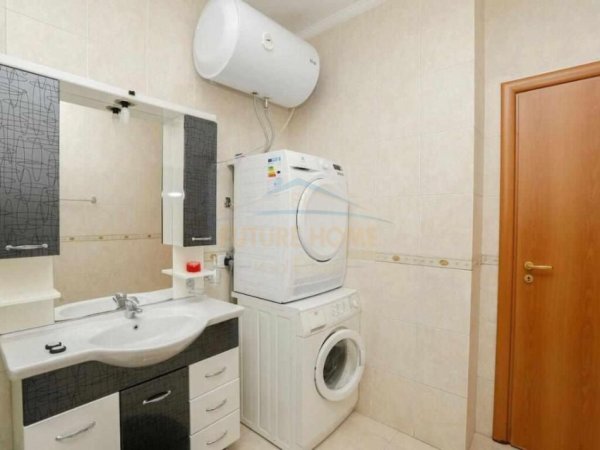 Tirane, jepet me qera apartament 2+1+Ballkon Kati 11, 147 m² 800 € (ISH EKSPOZITA)