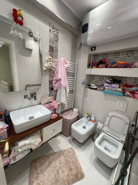 Tirane, shitet apartament 3+1, Kati 2, 182 m2 370,000€ (Rezidenca Kodra Diellit)