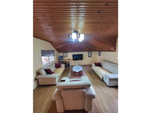 Tirane, jepet me qera apartament 3+1+Ballkon Kati 2, 180 m² 600 € (BRRYLI)