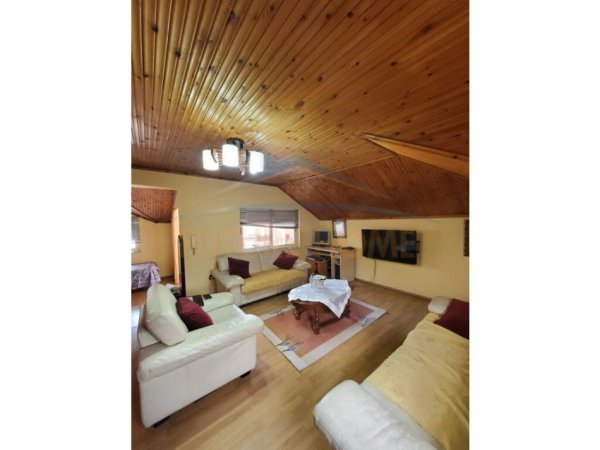 Tirane, jepet me qera apartament 3+1+Ballkon Kati 2, 180 m² 600 € (BRRYLI)