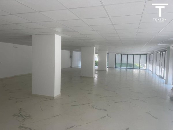 Tirane, shitet ambjent biznesi Kati 1, 550 m² (Pranë Shkollës së Bashkuar, Rruga e Dibrës, Tiranë) TT 1266