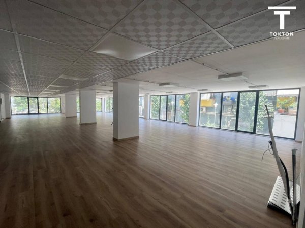 Tirane, shitet ambjent biznesi Kati 1, 550 m² (Pranë Shkollës së Bashkuar, Rruga e Dibrës, Tiranë) TT 1266
