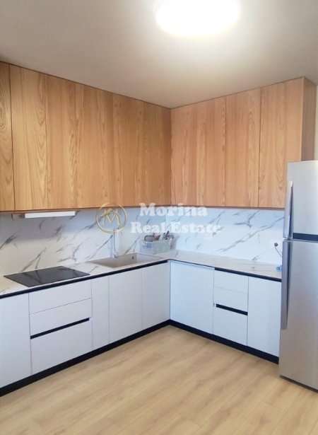 Tirane, jepet me qera apartament 2+1 , 130 m² 900 € (BLV. Zogu i Pare)