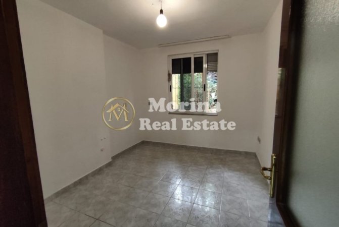 Tirane, jepet me qera apartament 2+1 Kati 1, 81 m² 450 € (Stadiumi Dinamo)