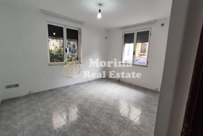 Tirane, jepet me qera apartament 2+1 Kati 1, 81 m² 450 € (Stadiumi Dinamo)