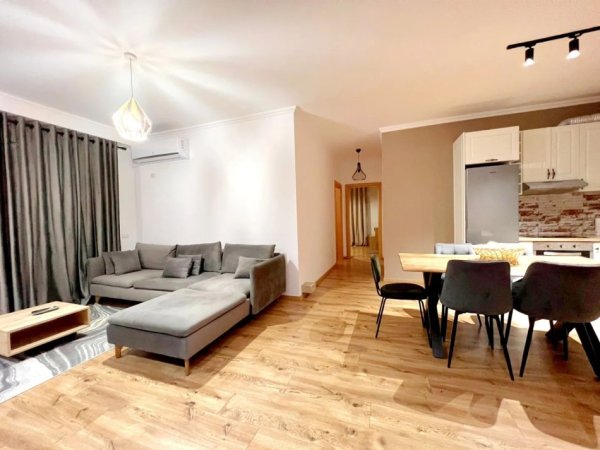 Tirane, shitet apartament 2+1 , 117 m² (Xhamia)