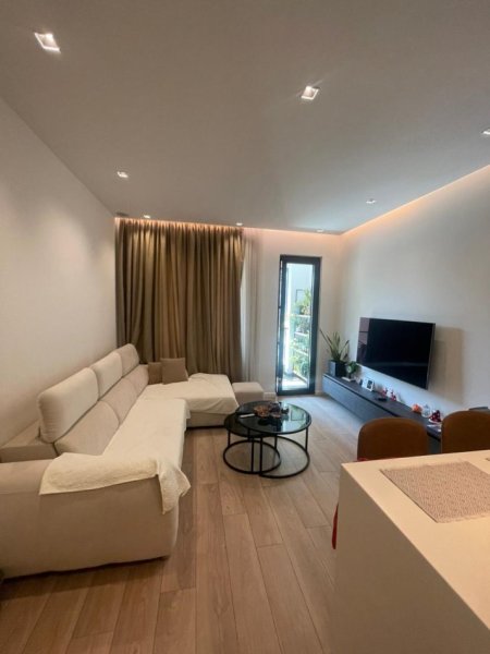 Tirane, shitet apartament 2+1 , 89 m² (Square 21)