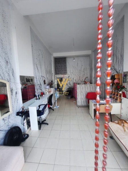 Tirane, shitet dyqan Kati 0, 40 m² 100.000 € (UNAZA E RE)
