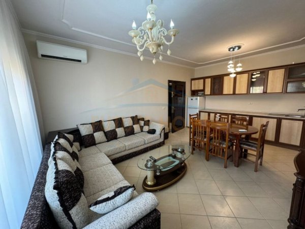 Tirane, shitet 1+1 Kati 8, 88.000 € (Unaza e re, prane bar &quot;Xhamero&quot;)