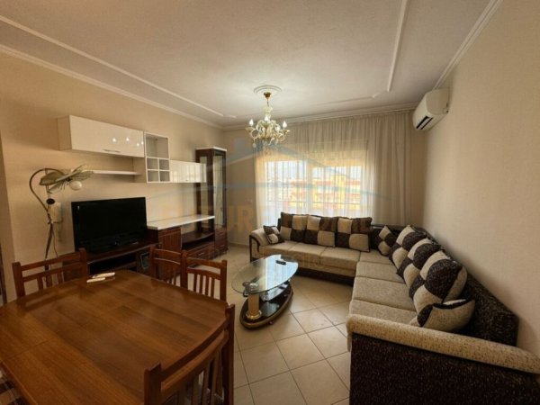 Tirane, shitet 1+1 Kati 8, 88.000 € (Unaza e re, prane bar &quot;Xhamero&quot;)