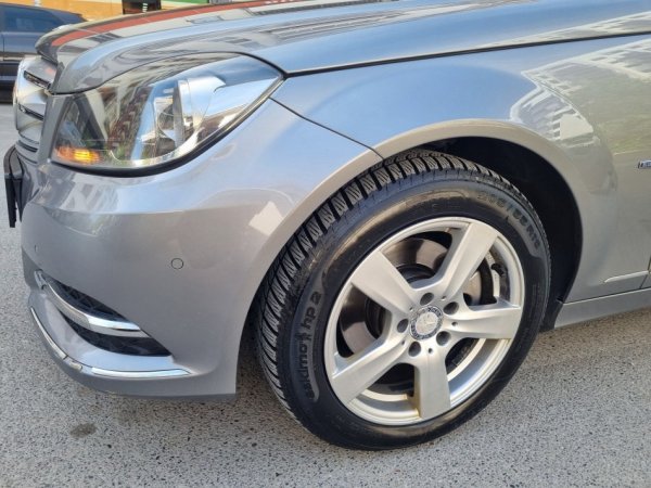 Tirane, shitet makine Mercedes Benz C220 204 Nafte, gri e erret tiptronik Klima 260 km 10 €