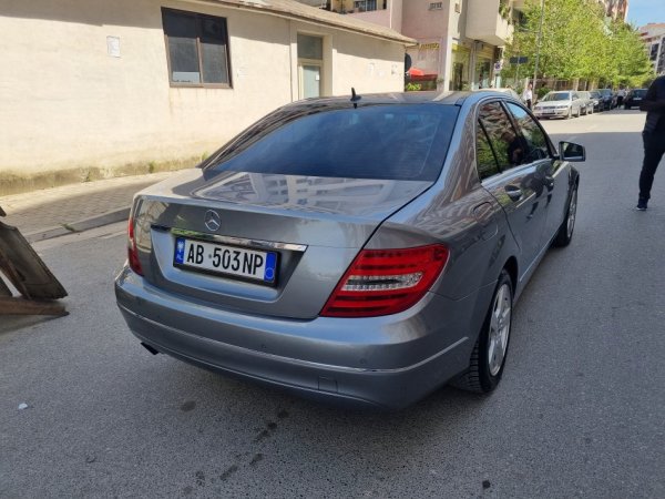 Tirane, shitet makine Mercedes Benz C220 204 Nafte, gri e erret tiptronik Klima 260 km 10 €