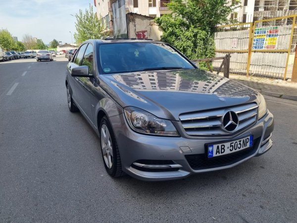 Tirane, shitet makine Mercedes Benz C220 204 Nafte, gri e erret tiptronik Klima 260 km 10 €