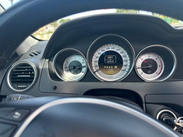 Tirane, shes makine Benz Nafte, gri e erret tiptronik Klima 260 km 10 €