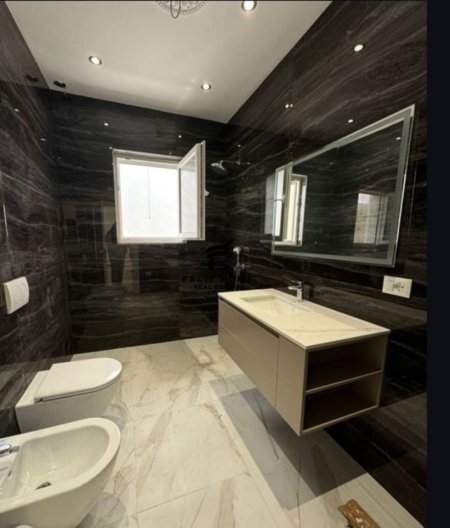 Tirane, jepet me qera apartament 2+1 Kati 2, 100 m² 500 € (SAUK)