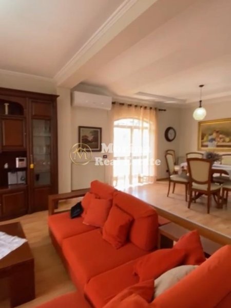 Tirane, jepet me qera shtepi 3+1 Kati 3, 131 m² 600 € (Siri Kodra)