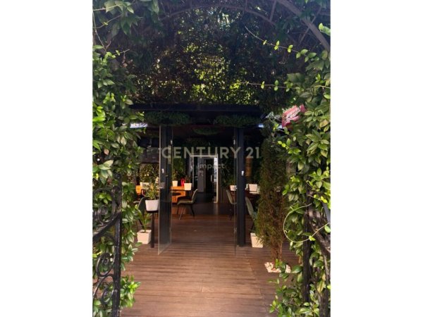 Tirane, shitet lokal Kati 0, 185 m² 260.000 € (PORCELANI)