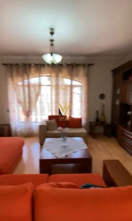 Tirane, jepet me qera apartament 3+1+Ballkon Kati 3, 130 m² 650 € (QENDER)